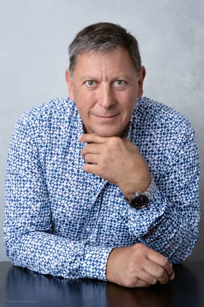 Photographie de portrait professionnel pour hommes d'affaires dynamiques et engageants à Nancy