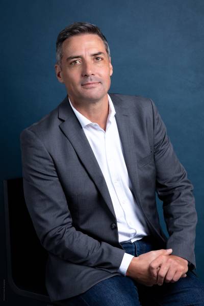 Photographie de portrait professionnel pour hommes d'affaires dynamiques et engageants à Nancy