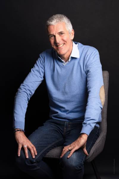 Photographie de portrait professionnel pour hommes d'affaires dynamiques et engageants à Nancy