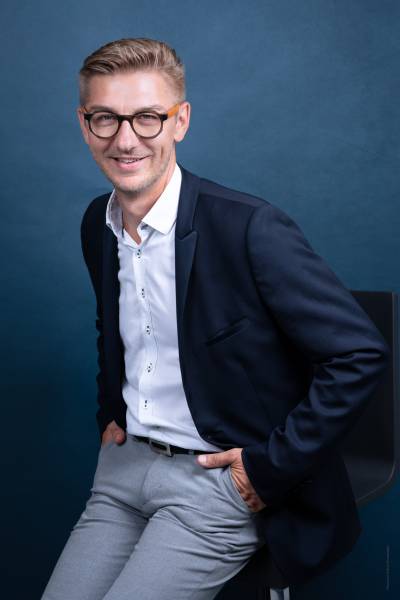 Photographie de portrait professionnel pour hommes d'affaires dynamiques et engageants à Nancy